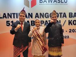 Foto Ketua dan Anggota Bawaslu Pesisir Barat